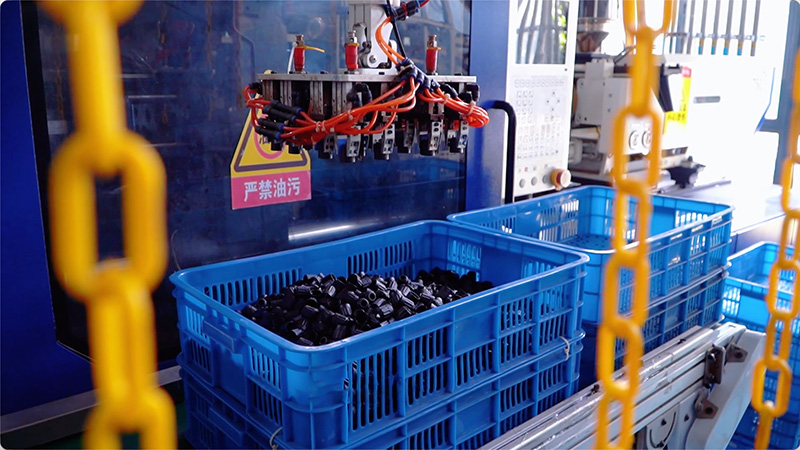 Moldeo por inyección en fábrica de conectores de cable solar Treasun